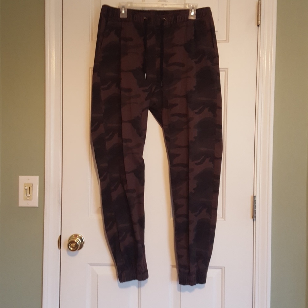 Hollywood Khaki Jogger